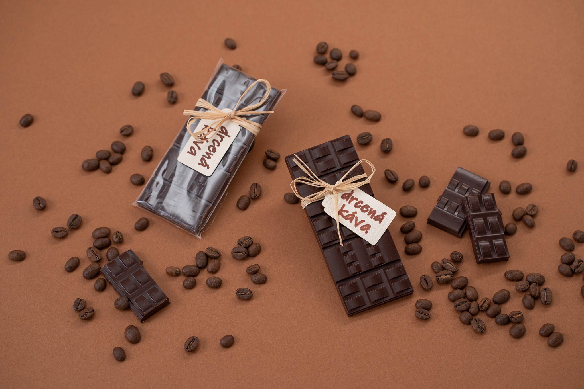 Cokolada MANA s drcenymi kavovymi zrny_fairbio