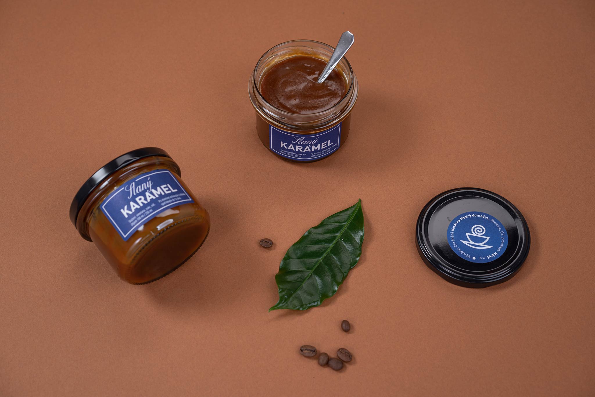 Slany karamel Modry domecek